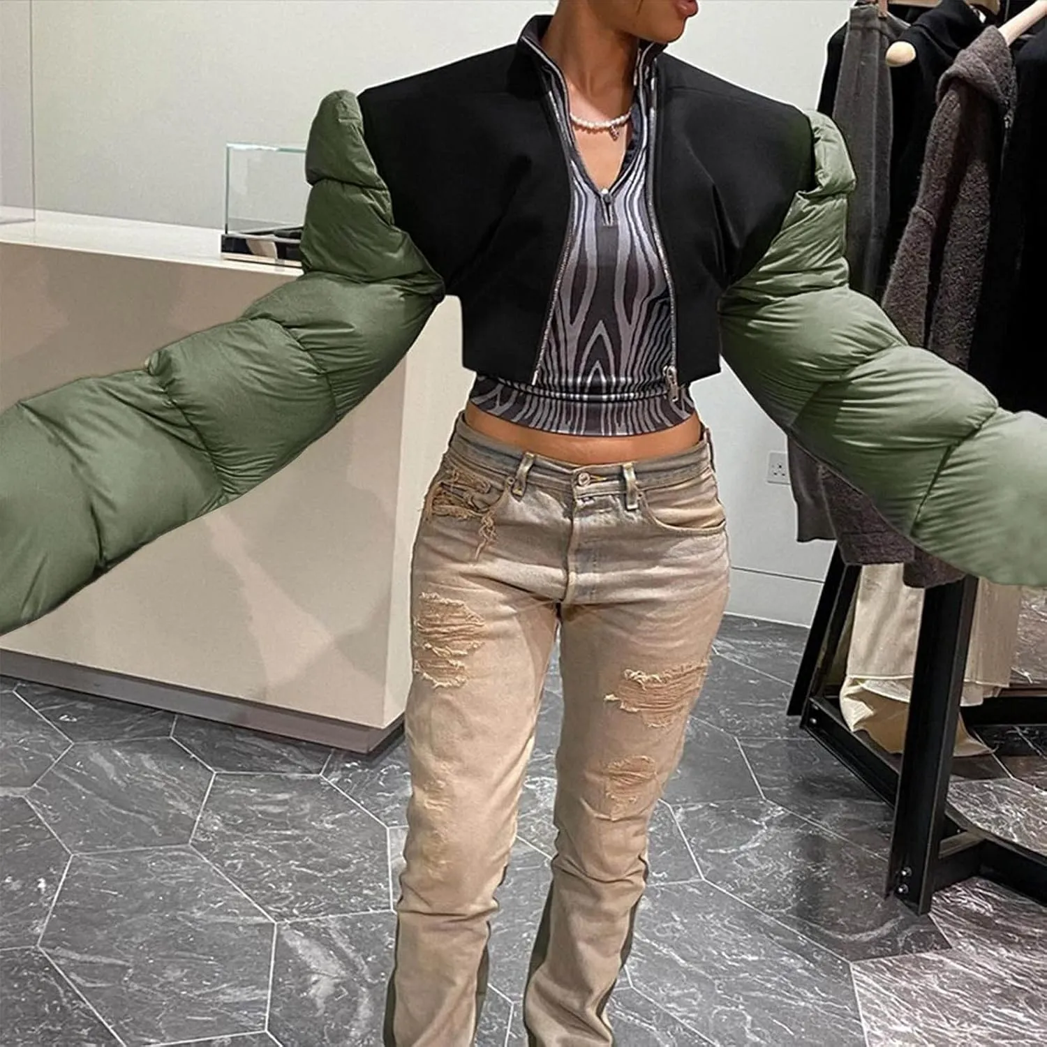 DASAYO Women's Puffy Long Sleeve Zip Cropped Puffer Jacket Color Block Quilted Puffy Down Coat Slouchy Winter Outwear Trendy